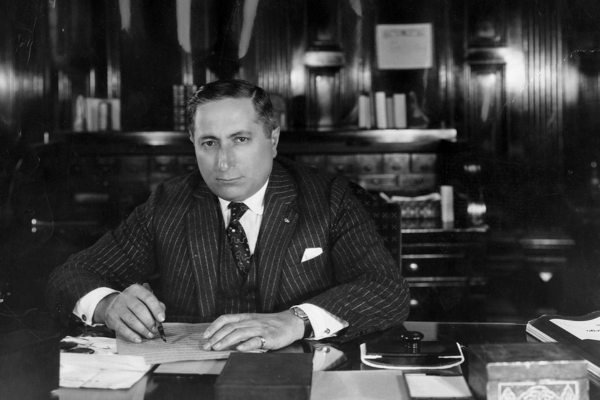 Louis B. Mayer em seu escritório da MGM