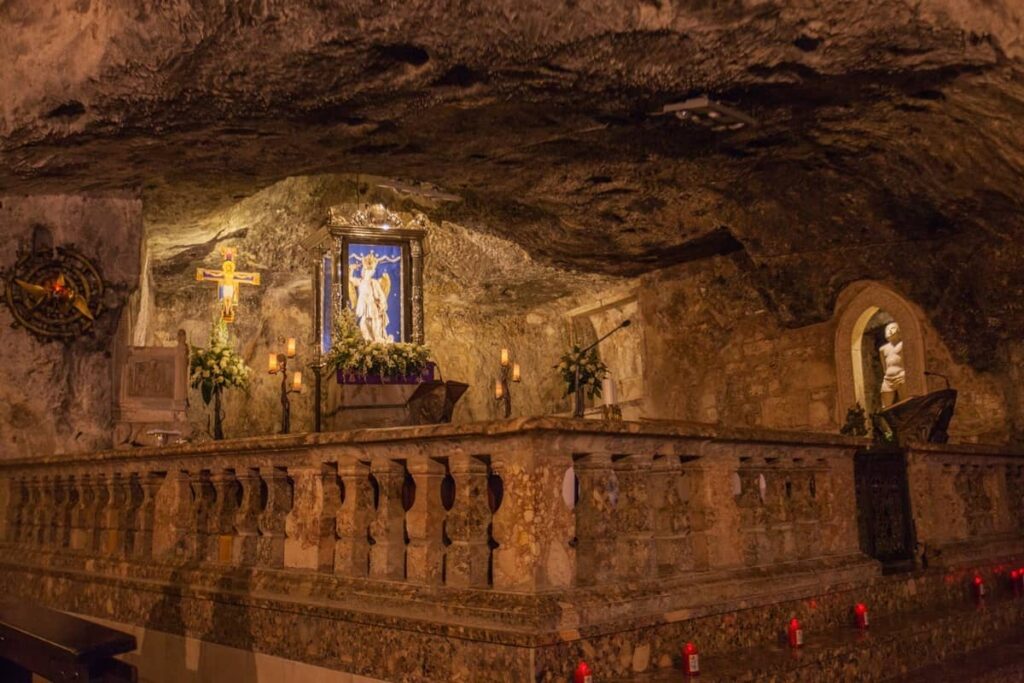 Imagem da publicação Tudo que você precisa saber sobre a aparição de São Miguel Arcanjo no Monte Gargano