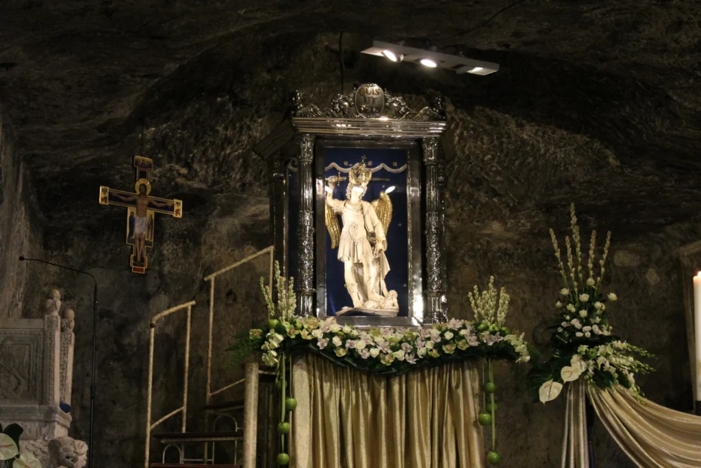 Imagem da publicação Tudo que você precisa saber sobre a aparição de São Miguel Arcanjo no Monte Gargano