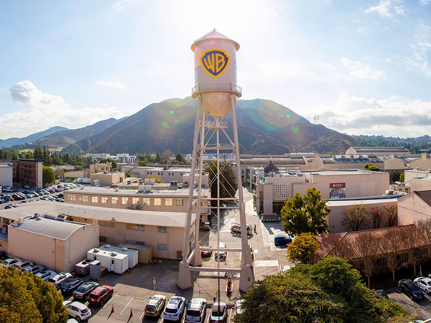 Imagem da publicação A última queda de Hollywood: o que a venda da Warner Bros revela sobre o destino do cinema?