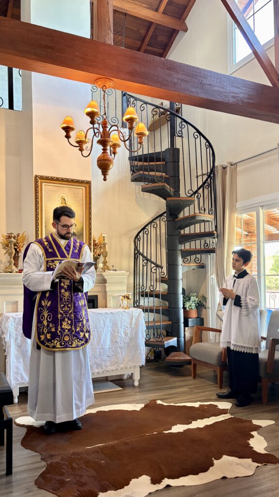 Imagem da publicação Lumine realiza première exclusiva de “O Dia da Cruz” na casa da Família Camargos