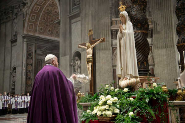 Imagem da consagração realizada pelo Papa Francisco em 25 de março de 2022