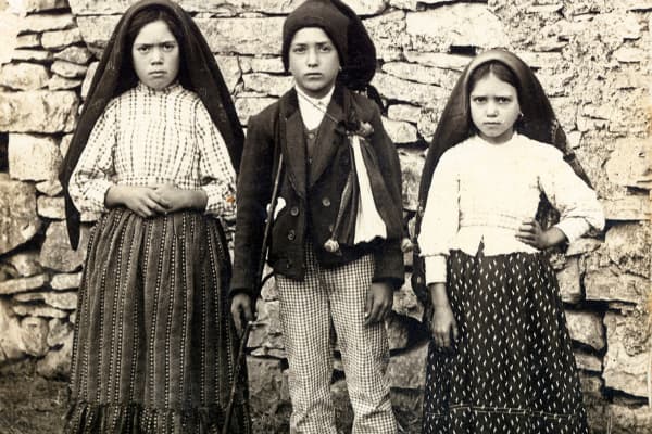 Retrato dos verdadeiros pastorinhos: Francisco, Jacinta e Lúcia