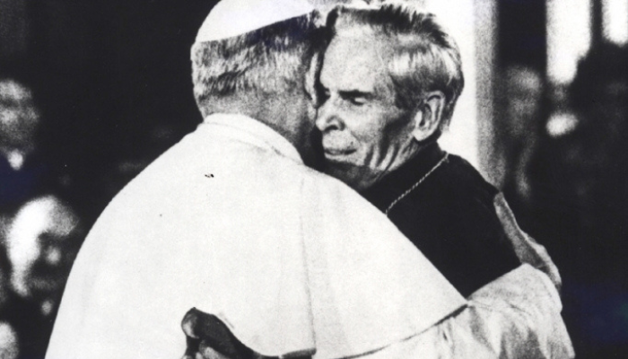O Venerável Fulton Sheen com São João Paulo II