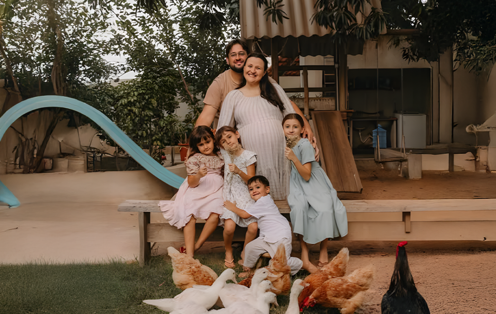 Laura Padilha muda para o campo com a sua família.